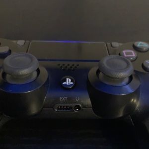 PS4 controller
